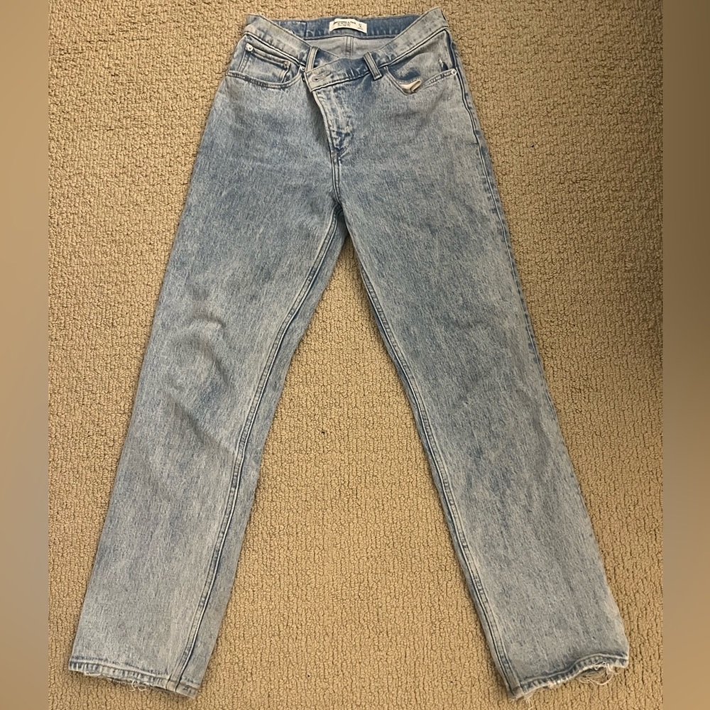 Abercrombie & Fitch - The 90s Ultra High Rise w/ criss cross waist S light wash